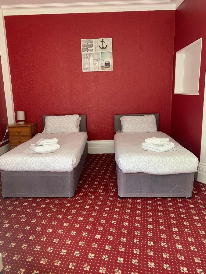 Park Inn Hotel Folkestone フォークストン エクステリア 写真
