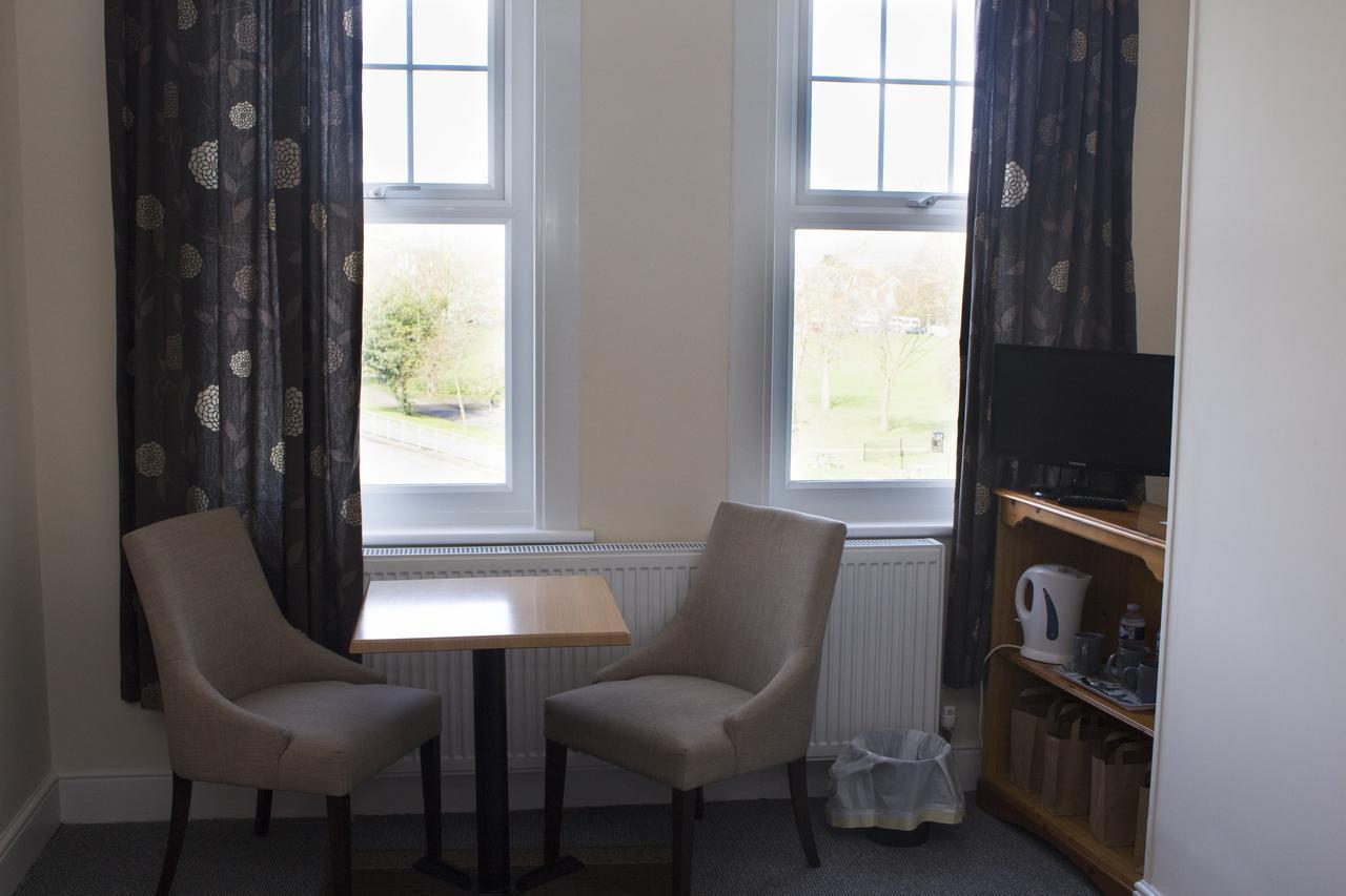 Park Inn Hotel Folkestone フォークストン エクステリア 写真